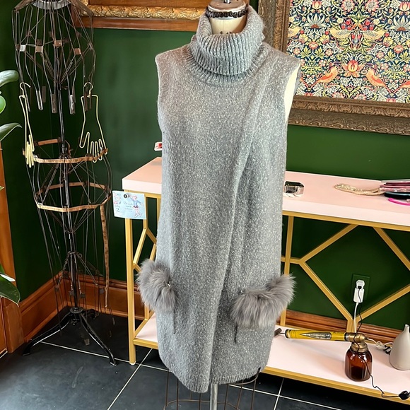 Rudsak sweater tunic perfect over tights or leggings and a long sleeve tee. - Picture 1 of 9